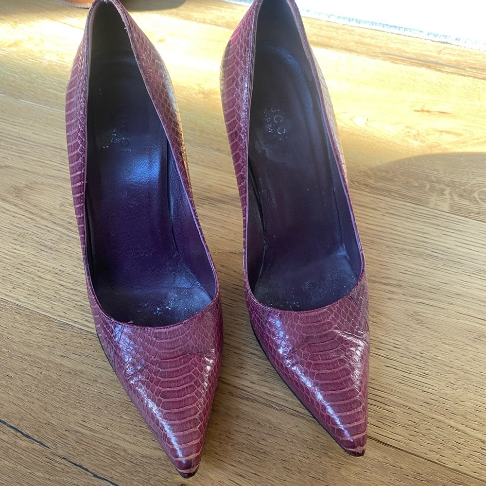 Gucci snakeskin pointed toe heels